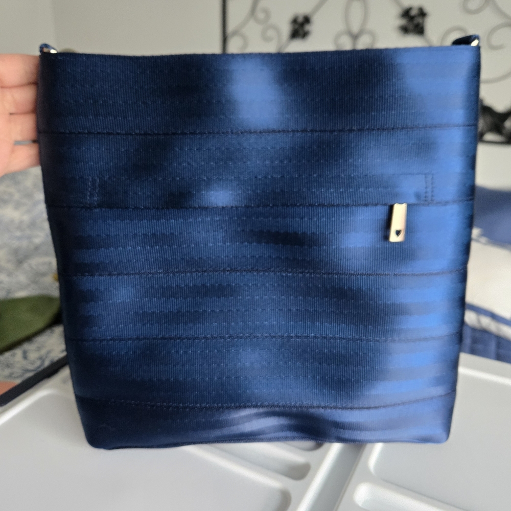 Harveys Indigo Streamline Messenger, New With Tags